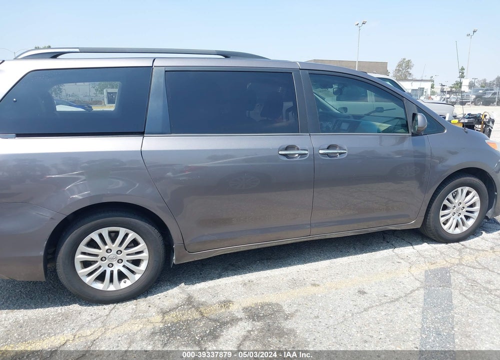2014 TOYOTA SIENNA XLE V6 8 PASSENGER VIN: 5TDYK3DC3ES517509