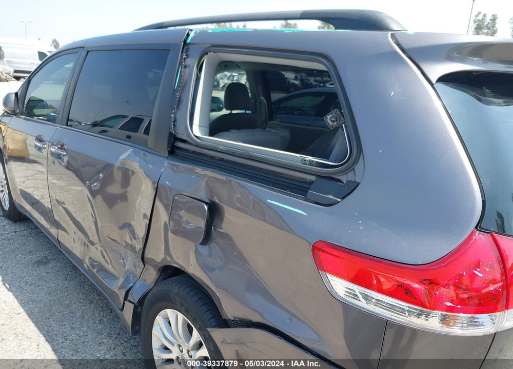 2014 TOYOTA SIENNA XLE V6 8 PASSENGER VIN: 5TDYK3DC3ES517509