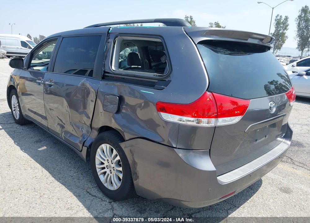 2014 TOYOTA SIENNA XLE V6 8 PASSENGER VIN: 5TDYK3DC3ES517509