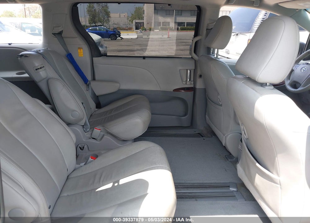 2014 TOYOTA SIENNA XLE V6 8 PASSENGER VIN: 5TDYK3DC3ES517509