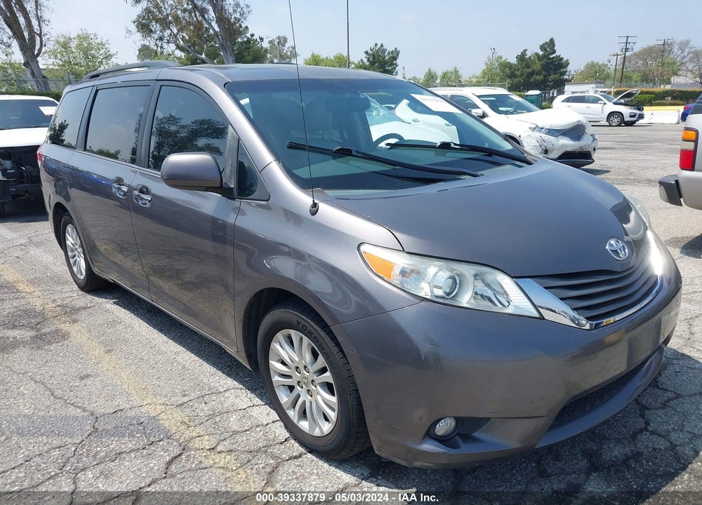 2014 TOYOTA SIENNA XLE V6 8 PASSENGER VIN: 5TDYK3DC3ES517509