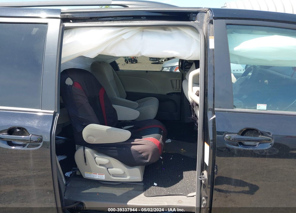 2016 TOYOTA SIENNA LE 7 PASSENGER VIN: 5TDJK3DC8GS132984