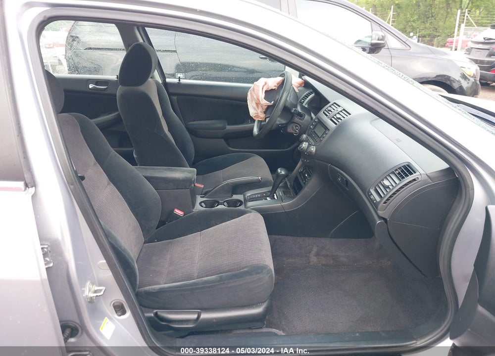 2005 HONDA ACCORD 2.4 LX VIN: 1HGCM56405A002049