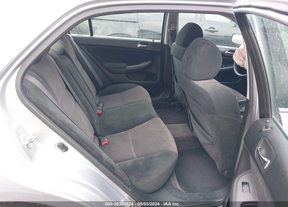 2005 HONDA ACCORD 2.4 LX VIN: 1HGCM56405A002049