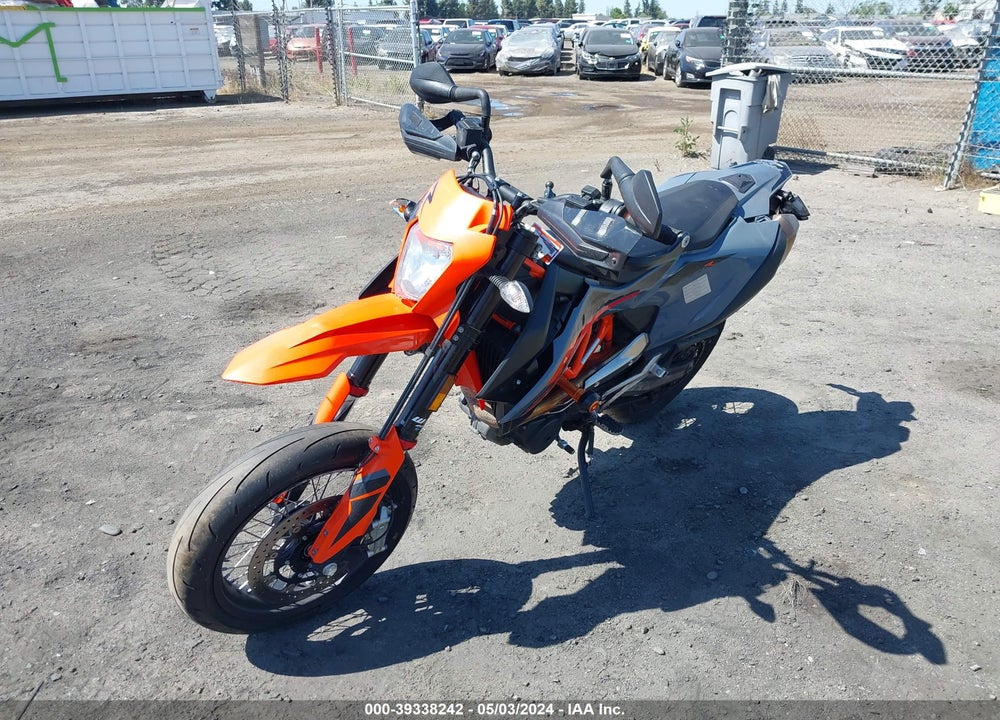2022 KTM 690 SMC R VIN: VBKLSV402NM736077
