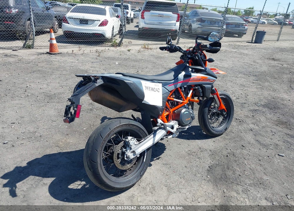 2022 KTM 690 SMC R VIN: VBKLSV402NM736077