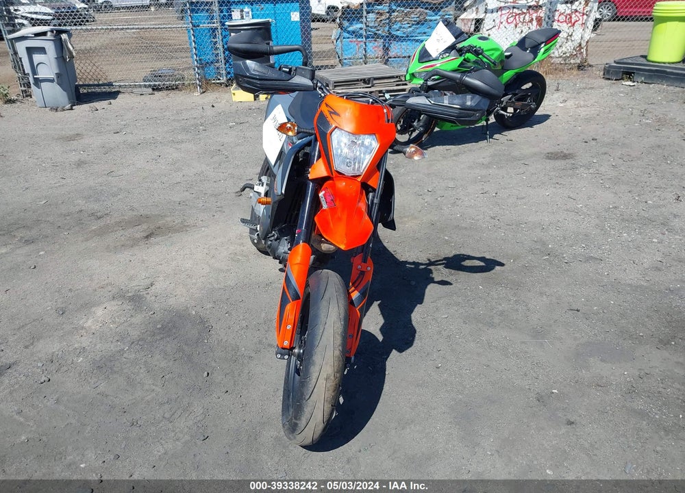2022 KTM 690 SMC R VIN: VBKLSV402NM736077