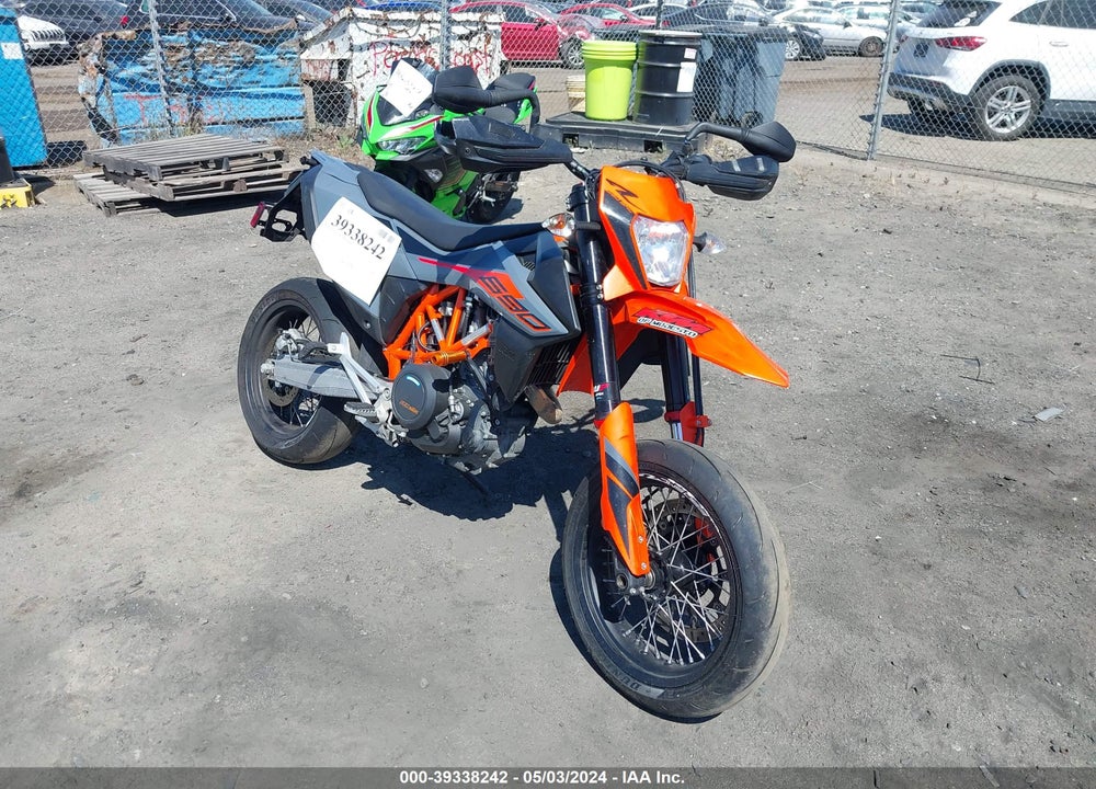 2022 KTM 690 SMC R VIN: VBKLSV402NM736077