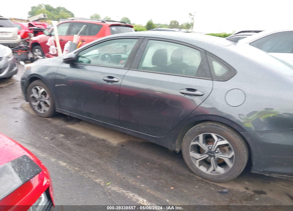 2019 KIA FORTE LXS VIN: 3KPF24AD0KE103670