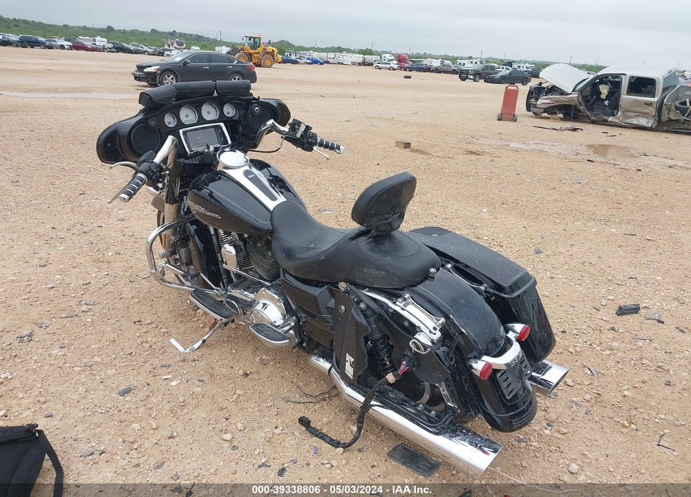 2015 HARLEY-DAVIDSON FLHXS STREET GLIDE SPECIAL VIN: 1HD1KRM15FB679765
