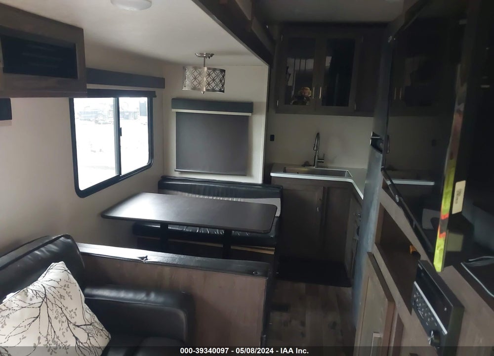 2018 WILDWOOD BY FOREST R HERITAGE GLEN LITE F VIN: 4X4FWBD29JV701067