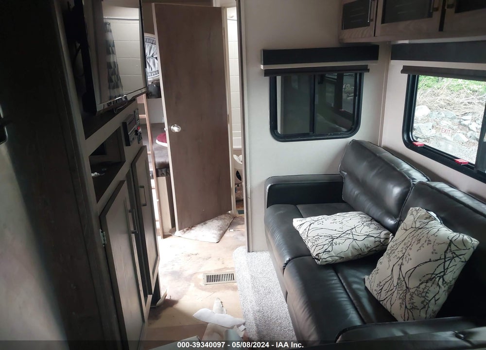 2018 WILDWOOD BY FOREST R HERITAGE GLEN LITE F VIN: 4X4FWBD29JV701067