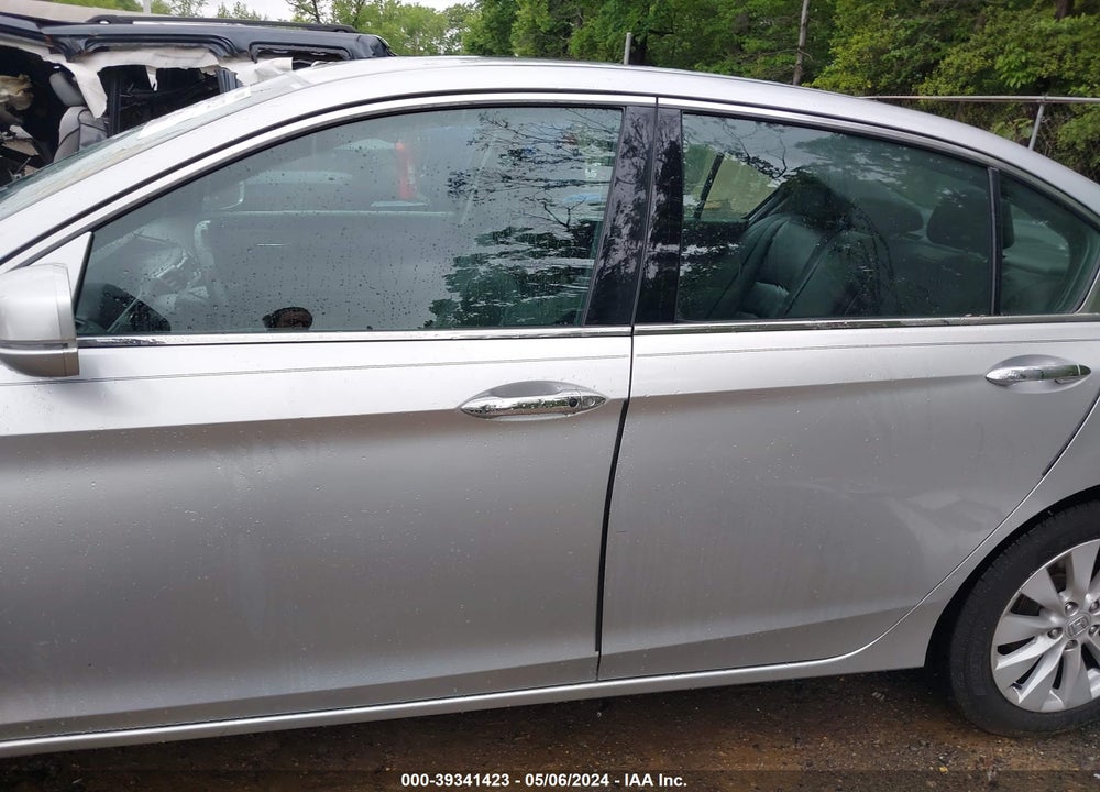 2013 HONDA ACCORD EX-L V-6 VIN: 1HGCR3F8XDA009887