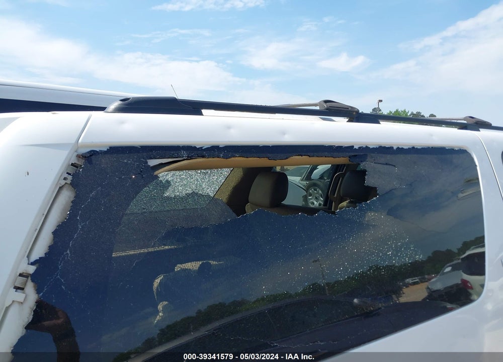 2012 CHEVROLET SUBURBAN 1500 LT VIN: 1GNSCJE02CR271017