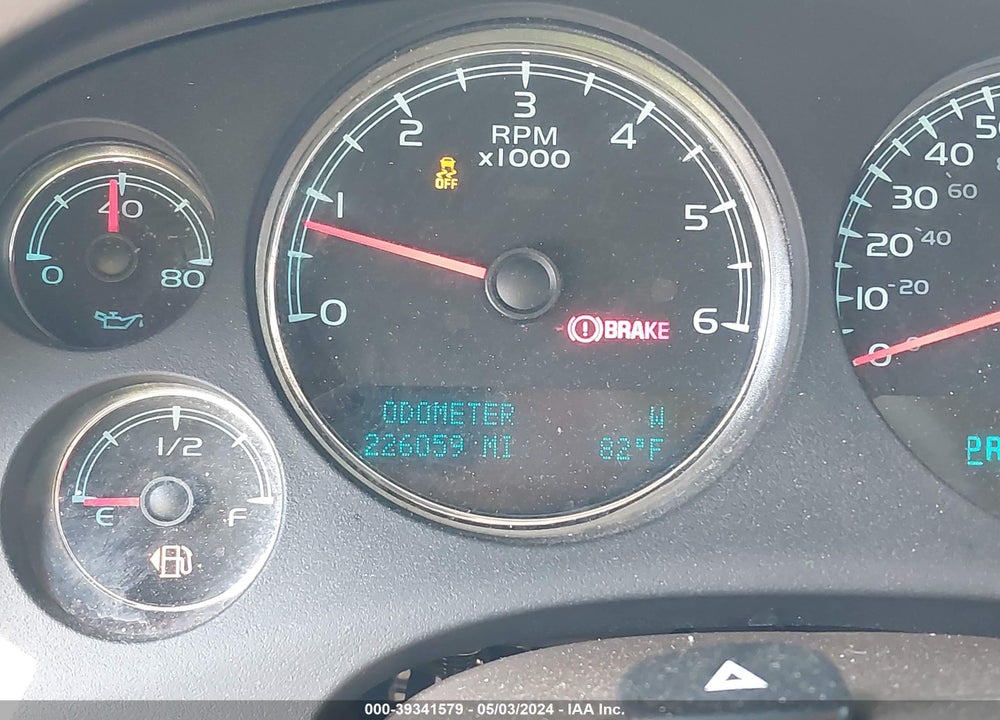 2012 CHEVROLET SUBURBAN 1500 LT VIN: 1GNSCJE02CR271017