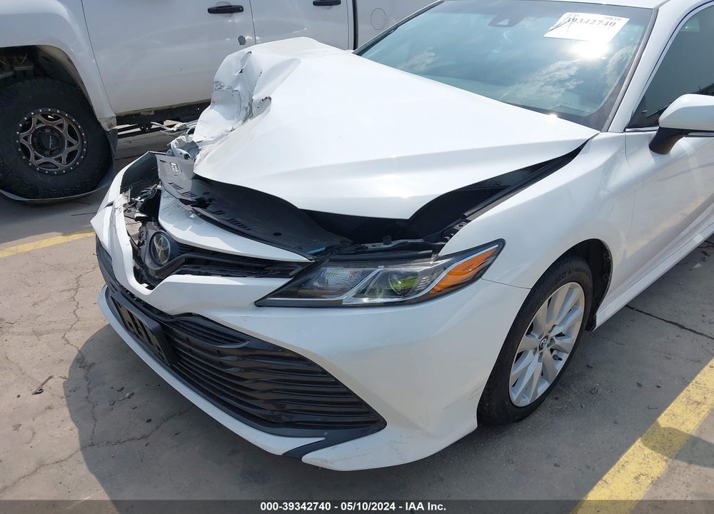 2018 TOYOTA CAMRY LE VIN: 4T1B11HK7JU577258