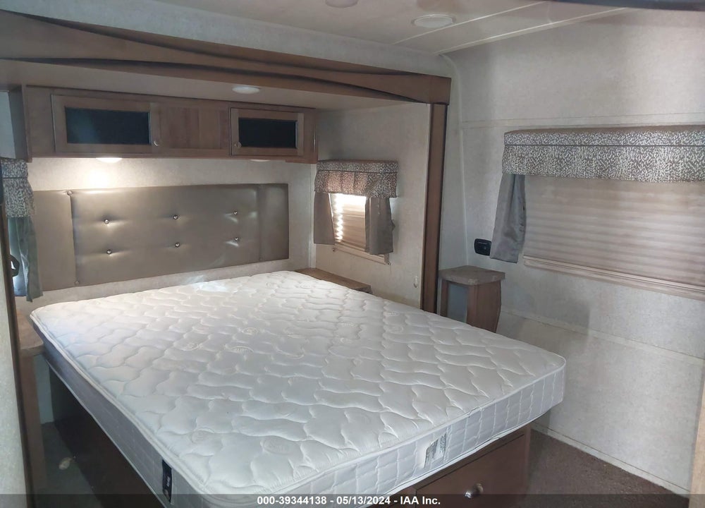 2017 ROCKWOOD SIGNATURE ULTRA LITE VIN: 4X4TRLJ20H1873574