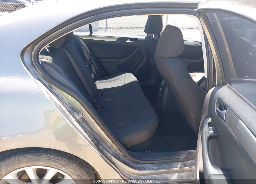 2015 VOLKSWAGEN JETTA 1.8T SE VIN: 3VWD17AJ5FM258368