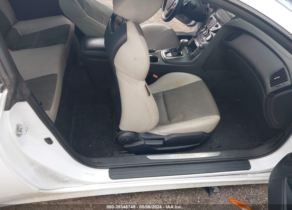 2015 HYUNDAI GENESIS 3.8 BASE VIN: KMHHU6KJXFU123396