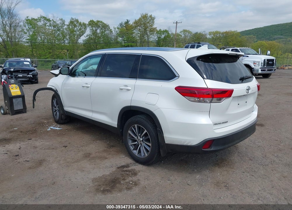 2019 TOYOTA HIGHLANDER XLE VIN: 5TDJZRFH3KS622717