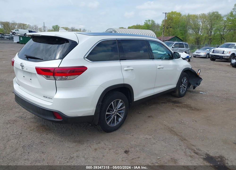2019 TOYOTA HIGHLANDER XLE VIN: 5TDJZRFH3KS622717