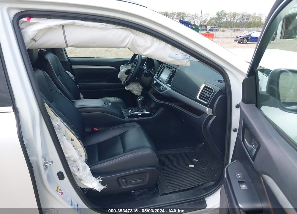 2019 TOYOTA HIGHLANDER XLE VIN: 5TDJZRFH3KS622717