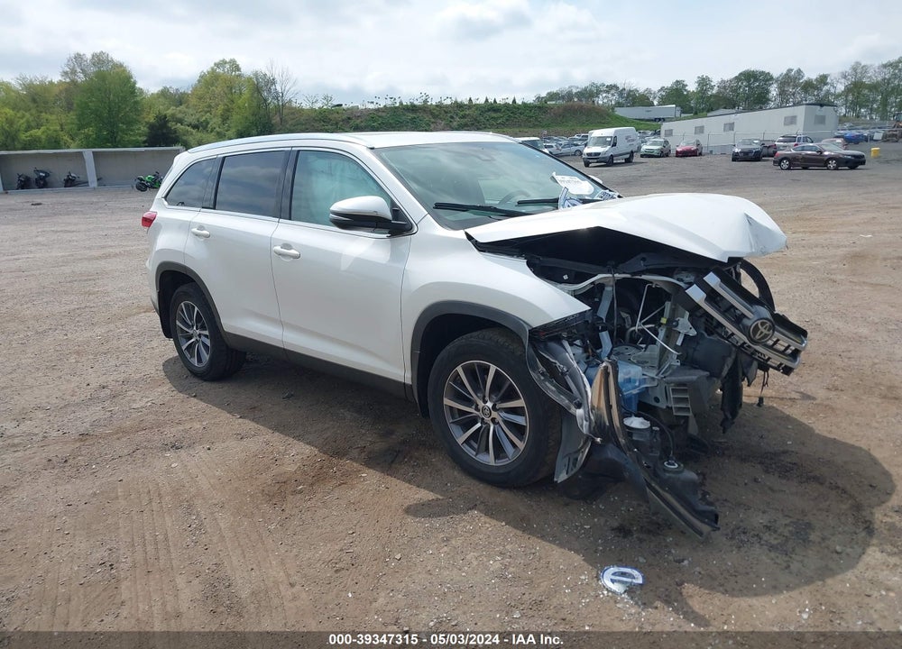 2019 TOYOTA HIGHLANDER XLE VIN: 5TDJZRFH3KS622717