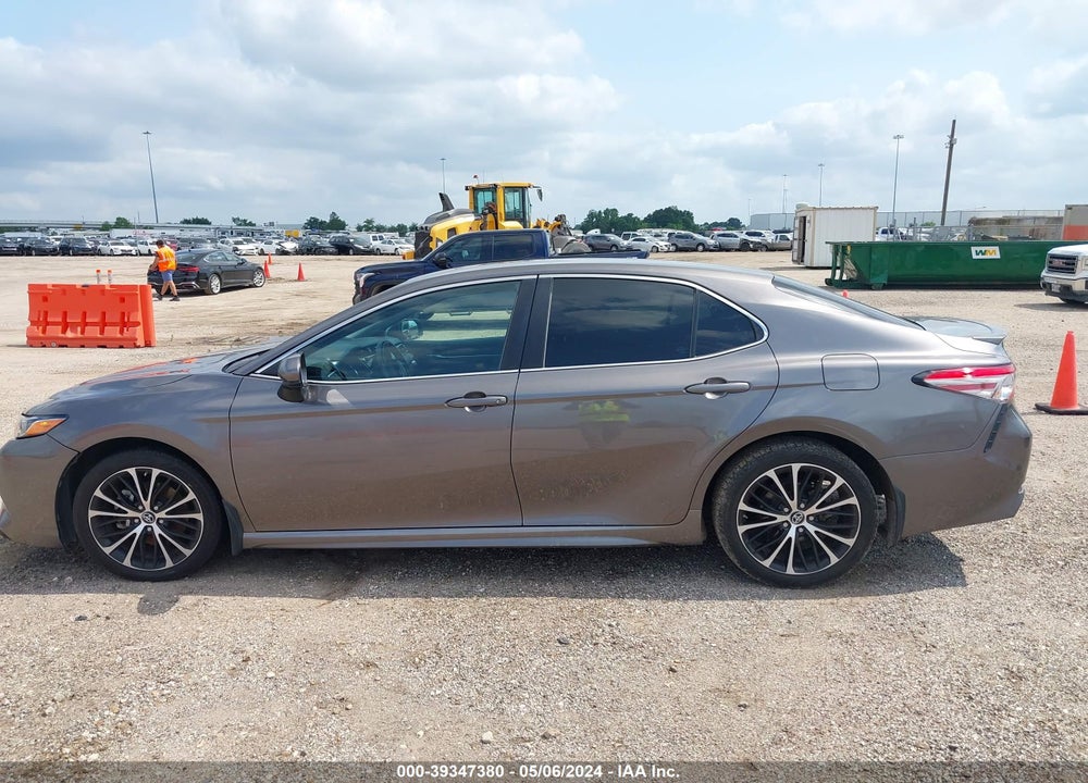 2018 TOYOTA CAMRY SE VIN: 4T1B11HKXJU597682