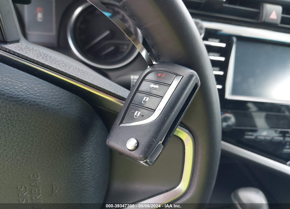 2018 TOYOTA CAMRY SE VIN: 4T1B11HKXJU597682