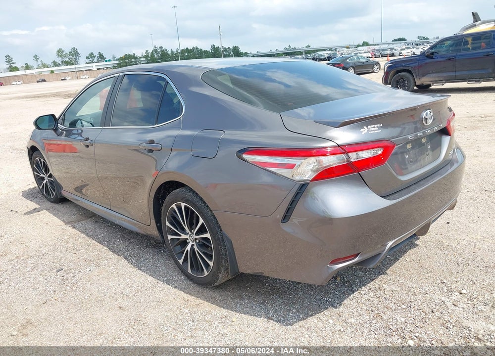 2018 TOYOTA CAMRY SE VIN: 4T1B11HKXJU597682