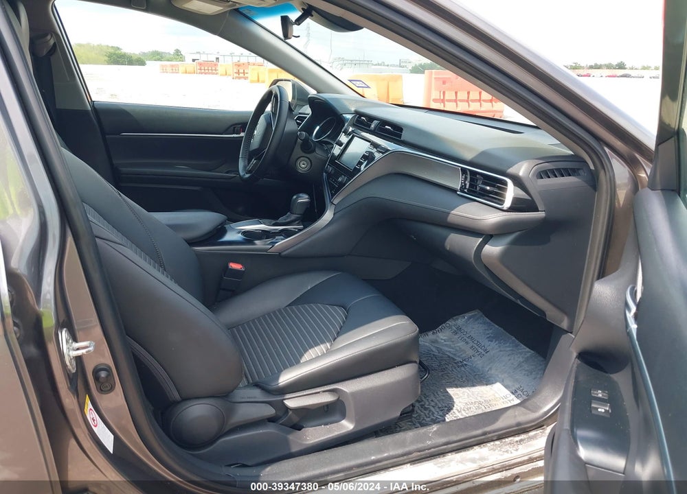 2018 TOYOTA CAMRY SE VIN: 4T1B11HKXJU597682