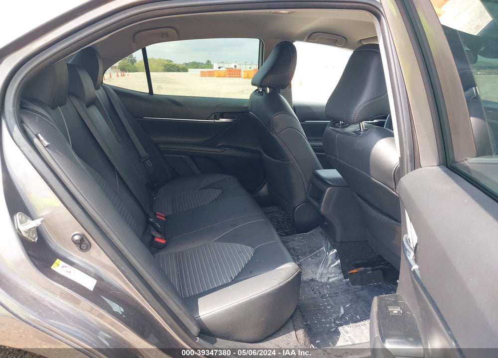 2018 TOYOTA CAMRY SE VIN: 4T1B11HKXJU597682