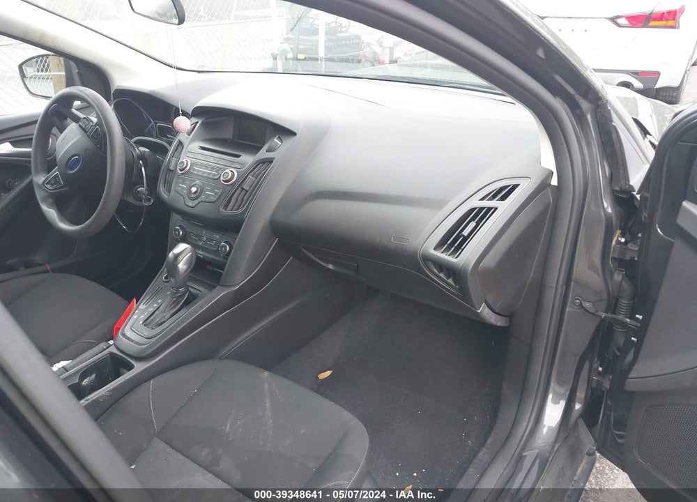 2015 FORD FOCUS SE VIN: 1FADP3F23FL205509