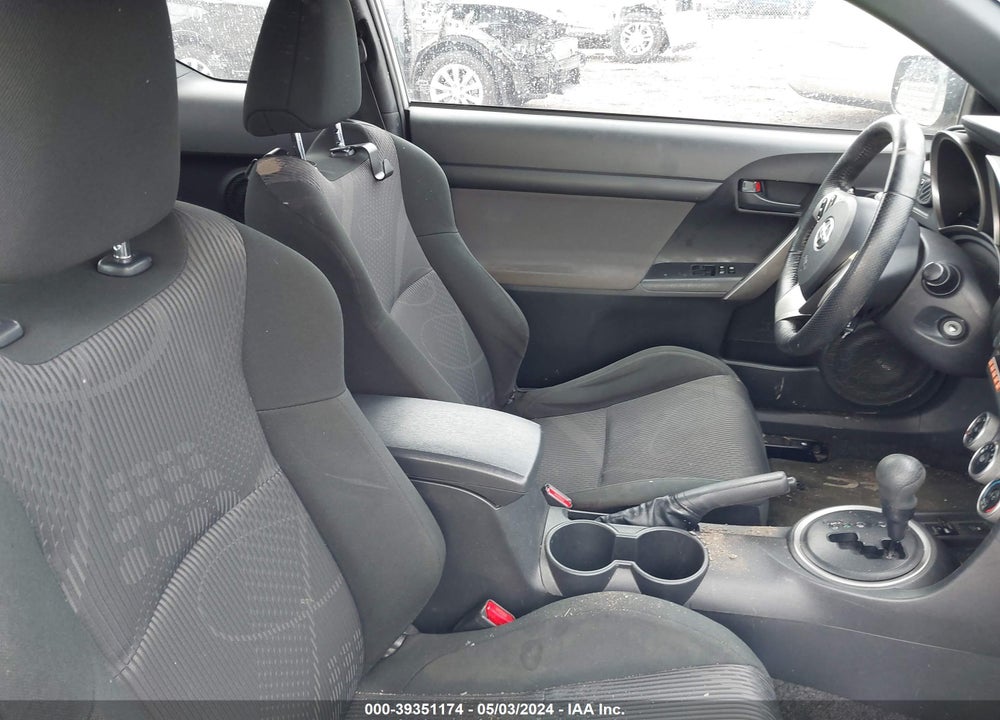 2011 SCION TC VIN: JTKJF5C72B3005574