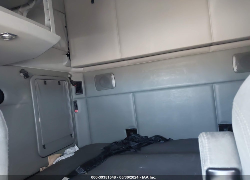 2019 KENWORTH T680 VIN: 1XKYDP9X5KJ187186