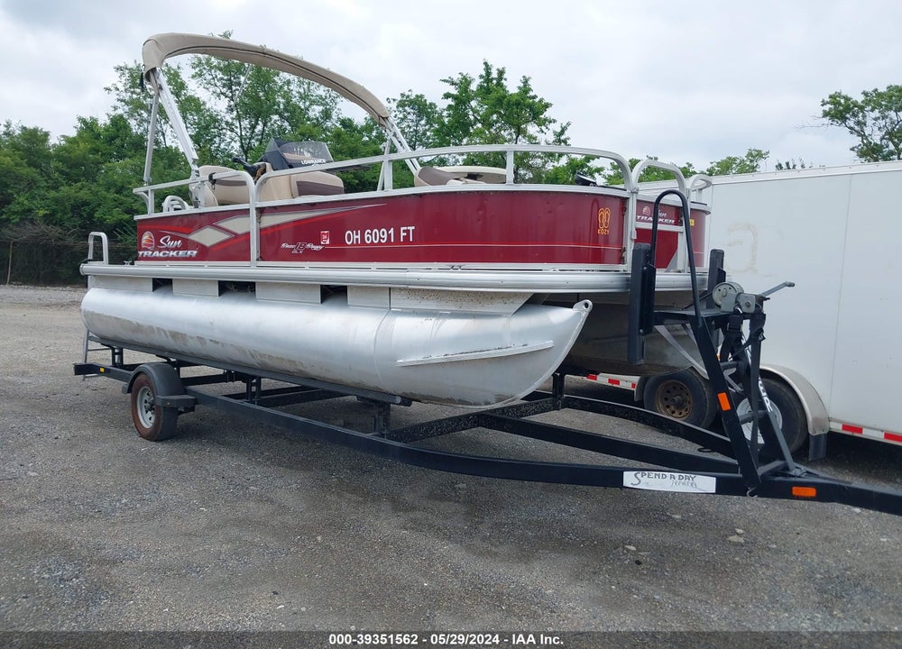 2018 SUNTRACKER BASS BUGGY VIN: BUJ48305H718
