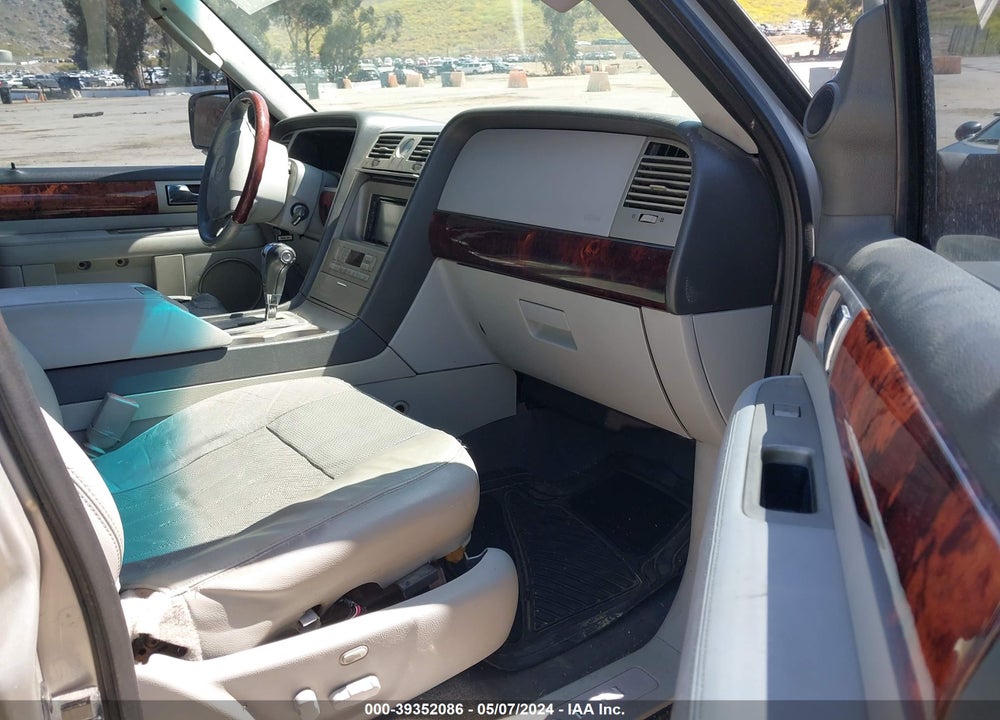 2006 LINCOLN NAVIGATOR LUXURY/ULTIMATE VIN: 5LMFU275X6LJ03695