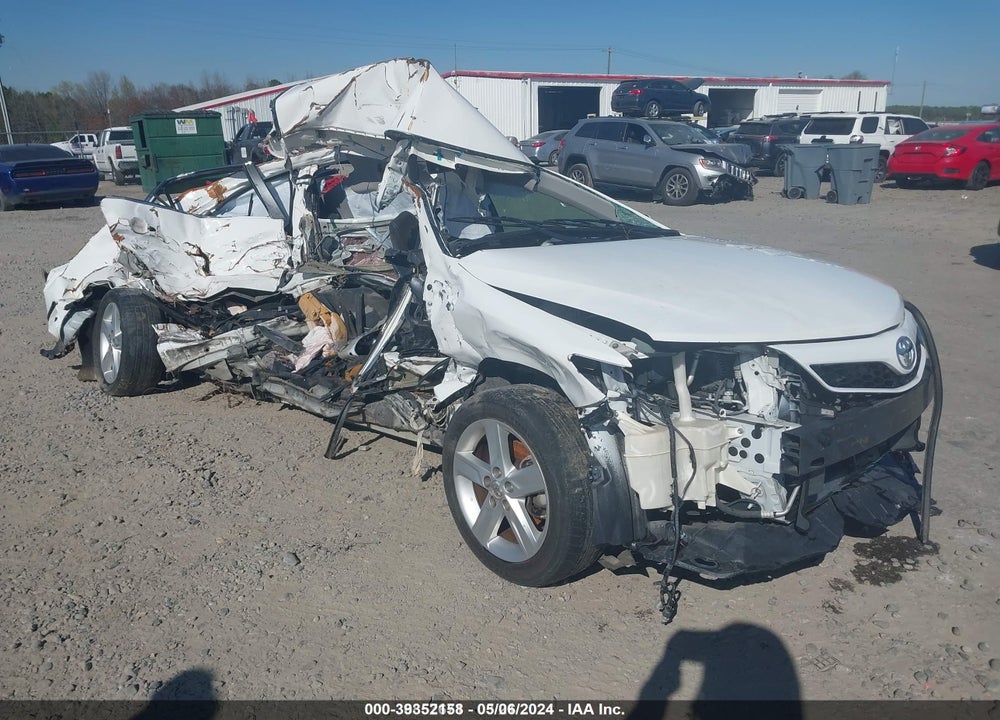 2012 TOYOTA CAMRY SE VIN: 4T1BF1FK8CU158083