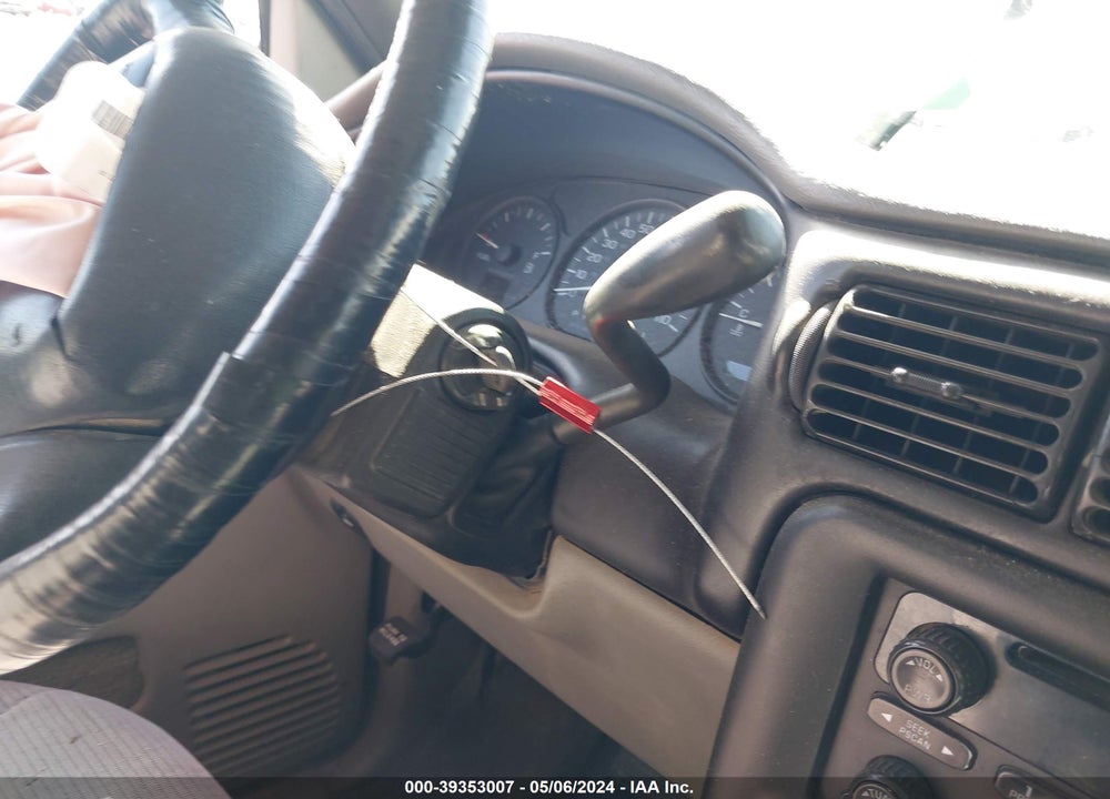 2001 CHEVROLET VENTURE LS VIN: 1GNDX03E51D133360