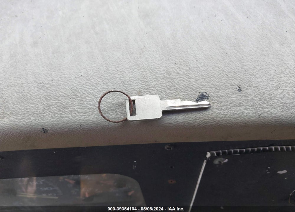 1998 CHEVROLET P30 BUS VIN: 1GBLP37J7W3317147