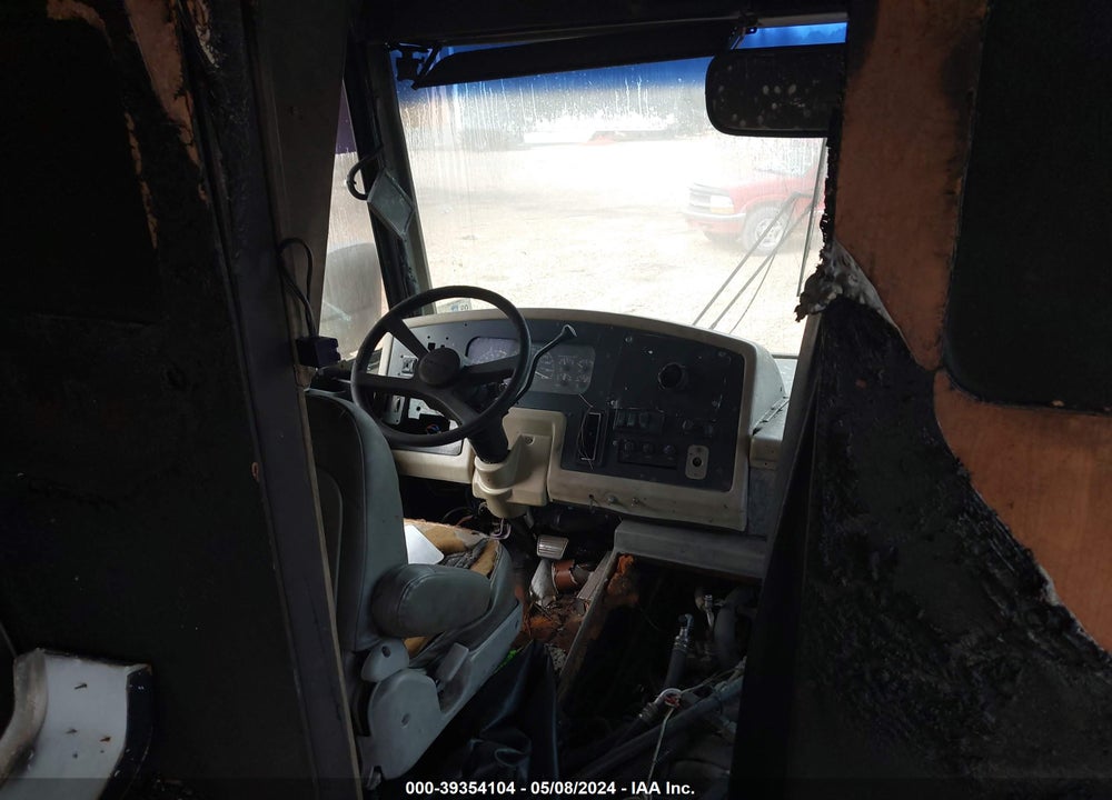 1998 CHEVROLET P30 BUS VIN: 1GBLP37J7W3317147