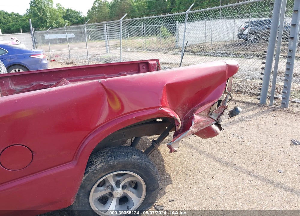 1998 CHEVROLET S-10 LS FLEETSIDE VIN: 1GCCS1945W8128747