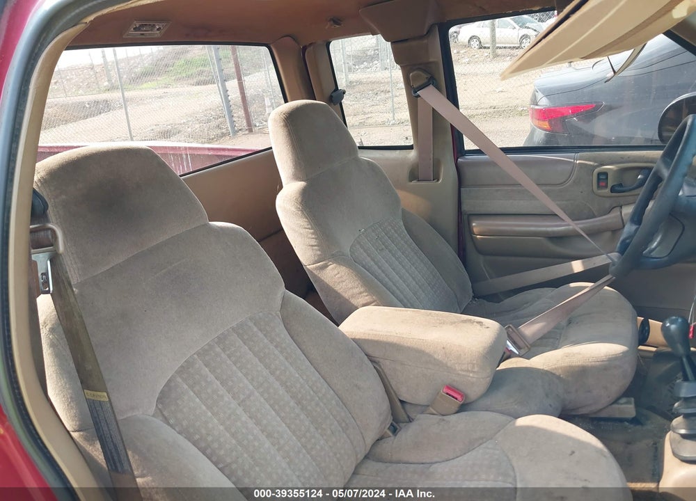 1998 CHEVROLET S-10 LS FLEETSIDE VIN: 1GCCS1945W8128747