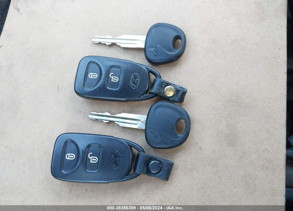 2008 HYUNDAI ACCENT SE VIN: KMHCN36C48U069338