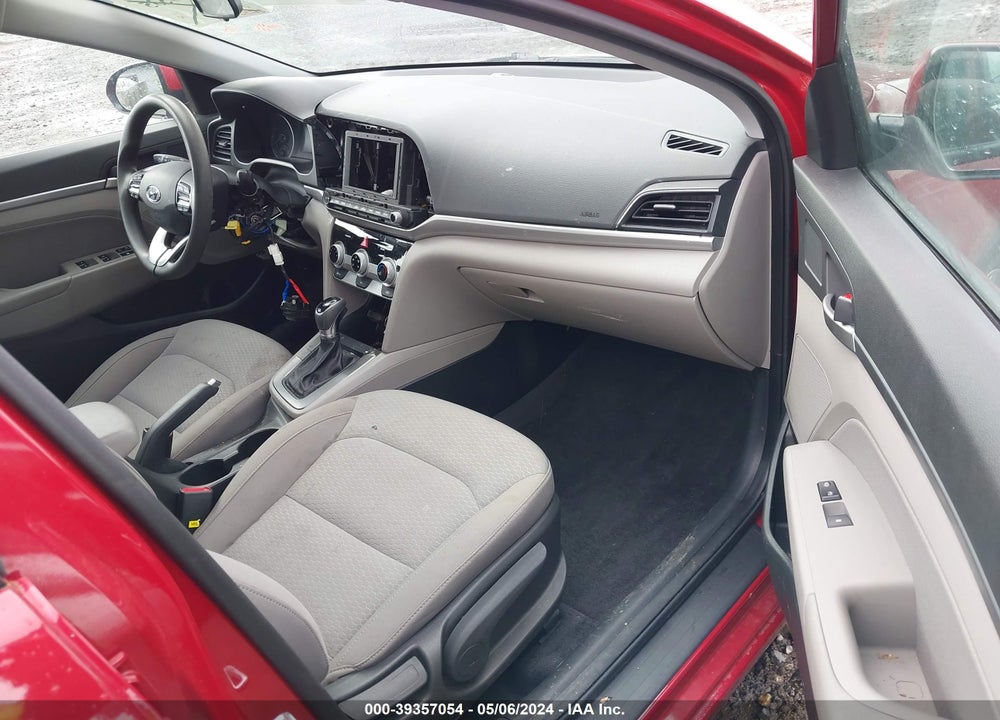 2019 HYUNDAI ELANTRA SEL VIN: KMHD84LF7KU747412