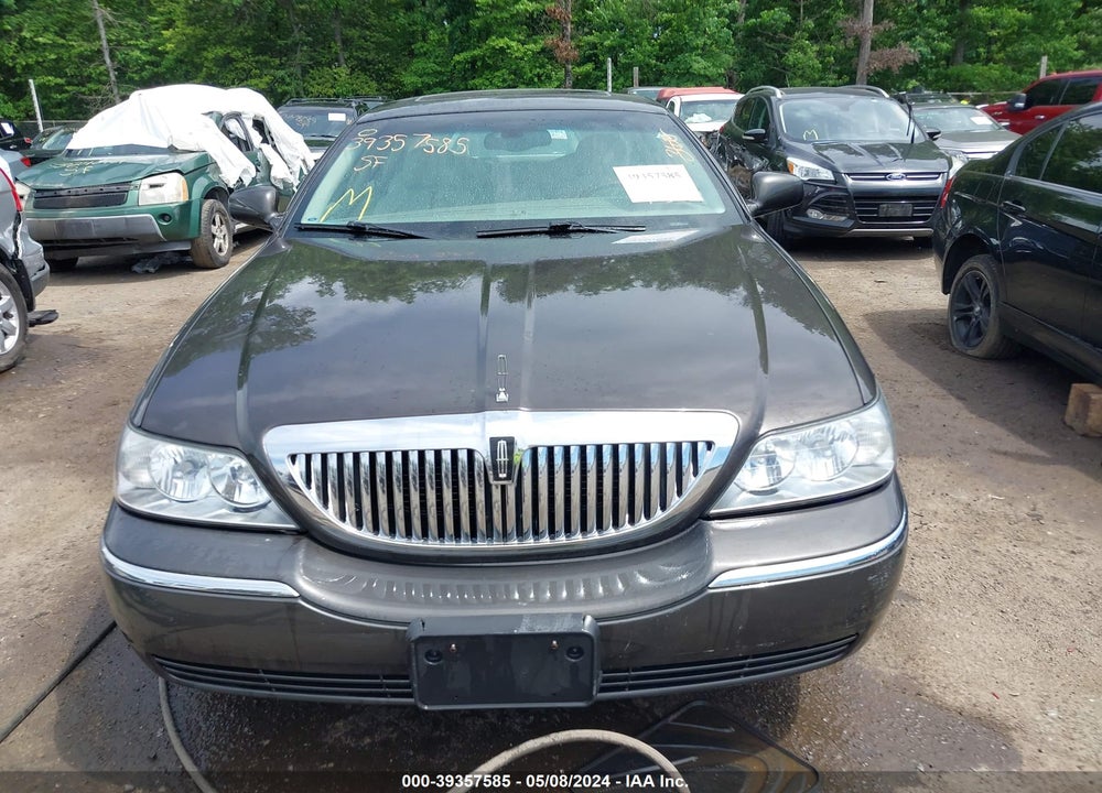 2005 LINCOLN TOWN CAR SIGNATURE LIMITED VIN: 1LNHM82W65Y601795