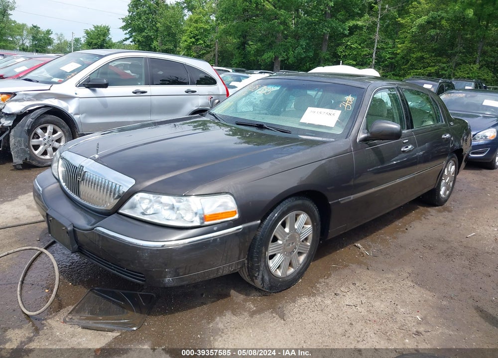 2005 LINCOLN TOWN CAR SIGNATURE LIMITED VIN: 1LNHM82W65Y601795