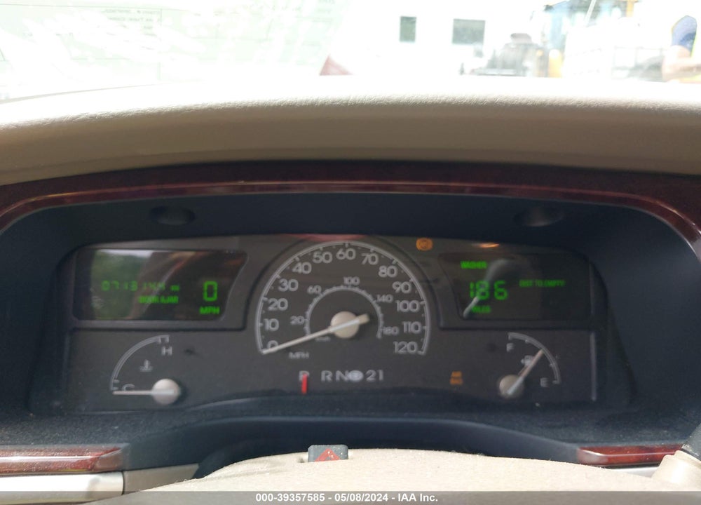 2005 LINCOLN TOWN CAR SIGNATURE LIMITED VIN: 1LNHM82W65Y601795