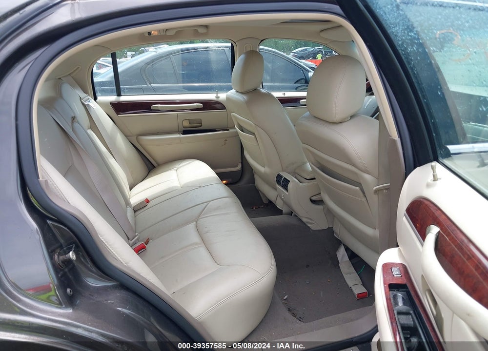 2005 LINCOLN TOWN CAR SIGNATURE LIMITED VIN: 1LNHM82W65Y601795