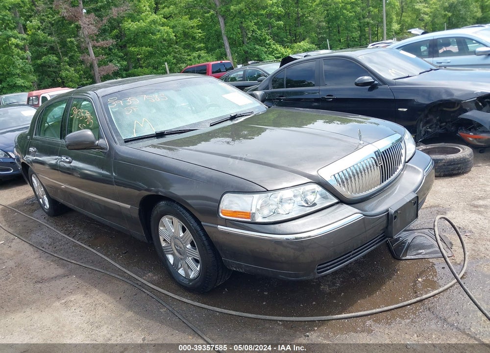 2005 LINCOLN TOWN CAR SIGNATURE LIMITED VIN: 1LNHM82W65Y601795
